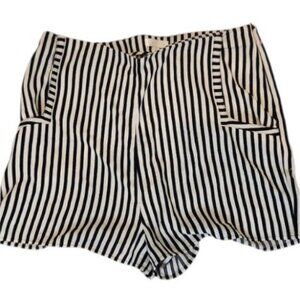 Leith black and cream stripe down short size L